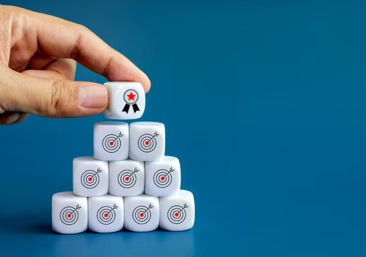imgi_26_victory-business-goal-success-winner-concepts-award-icon-white-cube-block-hand-holding-put-top-white-dices-with-target-dart-symbol-blocks-pyramid-shape-blue-background_36367-8757