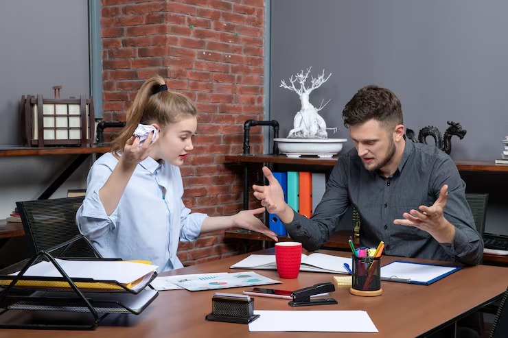 imgi_19_top-view-young-funny-office-team-confused-one-issue-office-enviroment_140725-106300